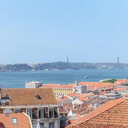 Tagus Views - 2br Alfama Castle - Historic Gem Appartement Lisboa