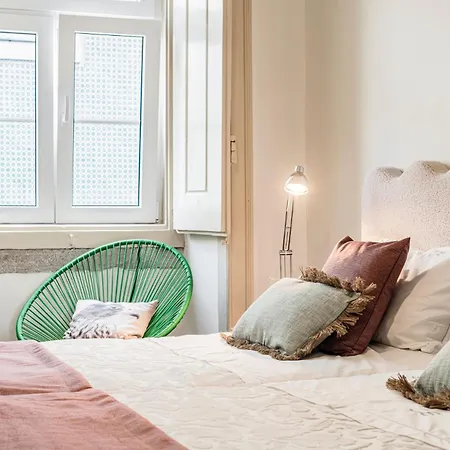 Tagus Views - 2br Alfama Castle - Historic Gem Лісабон