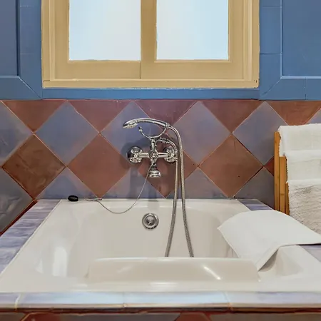 Tagus Views - 2br Alfama Castle - Historic Gem * Lissabon