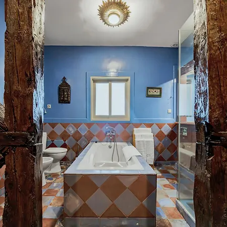 Appartamento Tagus Views - 2br Alfama Castle - Historic Gem