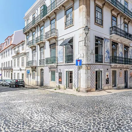 Tagus Views - 2br Alfama Castle - Historic Gem Apartament