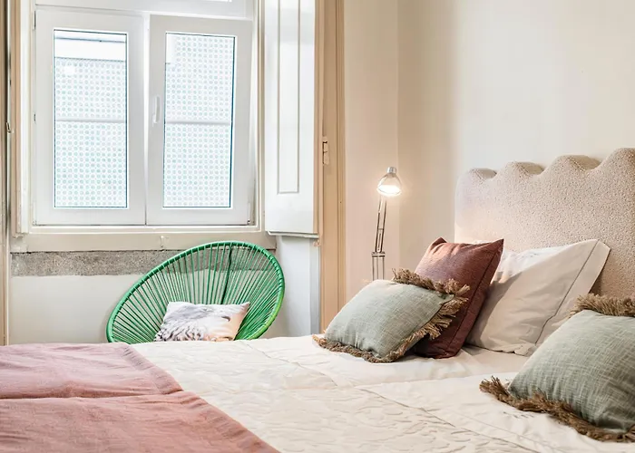 Tagus Views - 2br Alfama Castle - Historic Gem Лісабон