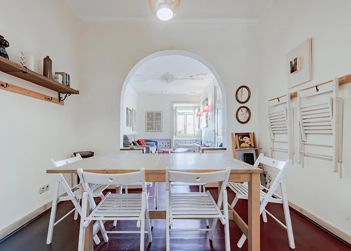 Tagus Views - 2br Alfama Castle - Historic Gem Лісабон