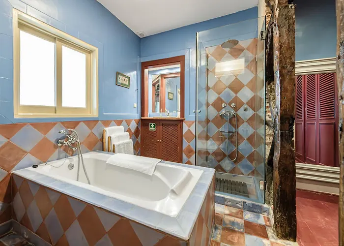 Tagus Views - 2br Alfama Castle - Historic Gem Лісабон