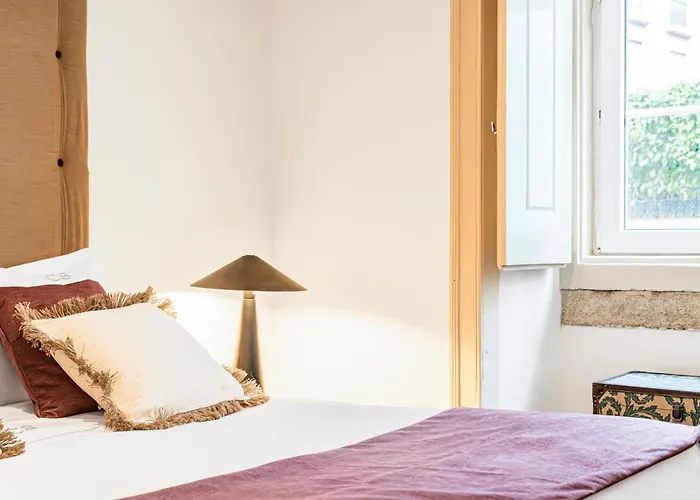 Tagus Views - 2br Alfama Castle - Historic Gem Лісабон