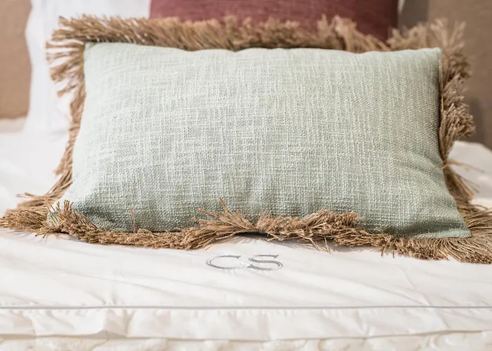 Tagus Views - 2br Alfama Castle - Historic Gem Апартаменти *