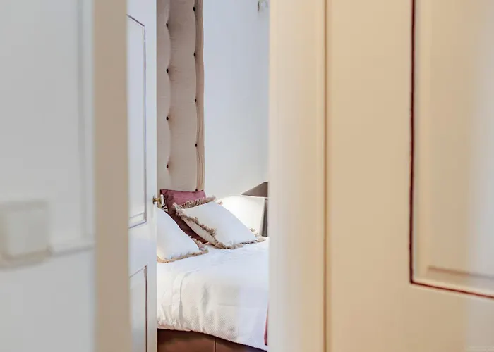 Tagus Views - 2br Alfama Castle - Historic Gem Lisboa