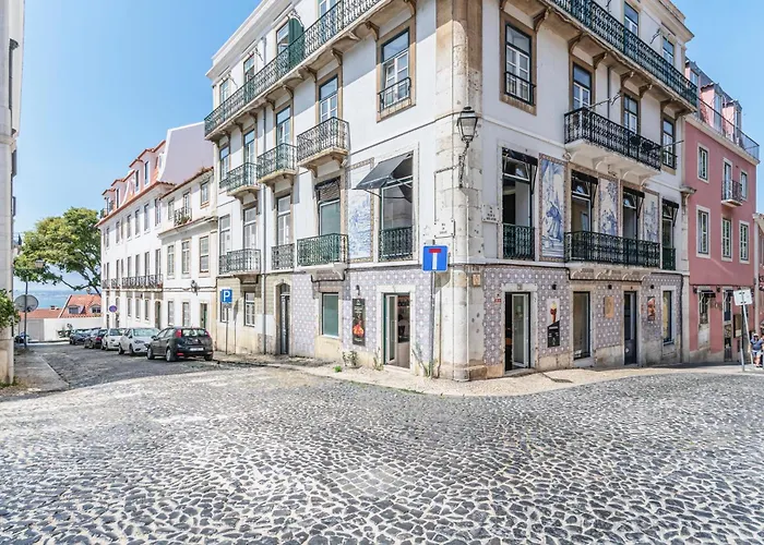 Tagus Views - 2br Alfama Castle - Historic Gem Apartament