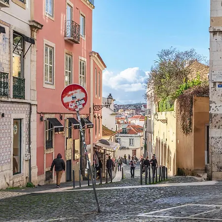 Tagus Views - 2br Alfama Castle - Historic Gem Apartamento Lisboa