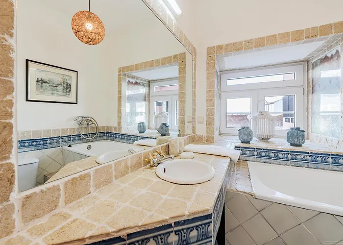 Tagus Views - 2br Alfama Castle - Historic Gem Apartamento *