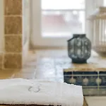 Tagus Views - 2br Alfama Castle - Historic Gem Apartamento